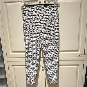 JOSEPH RIBKOFF MOSAIC PRINT WHITE AND BLACK PULL-ON STRETCH KNIT PANTS—NEW